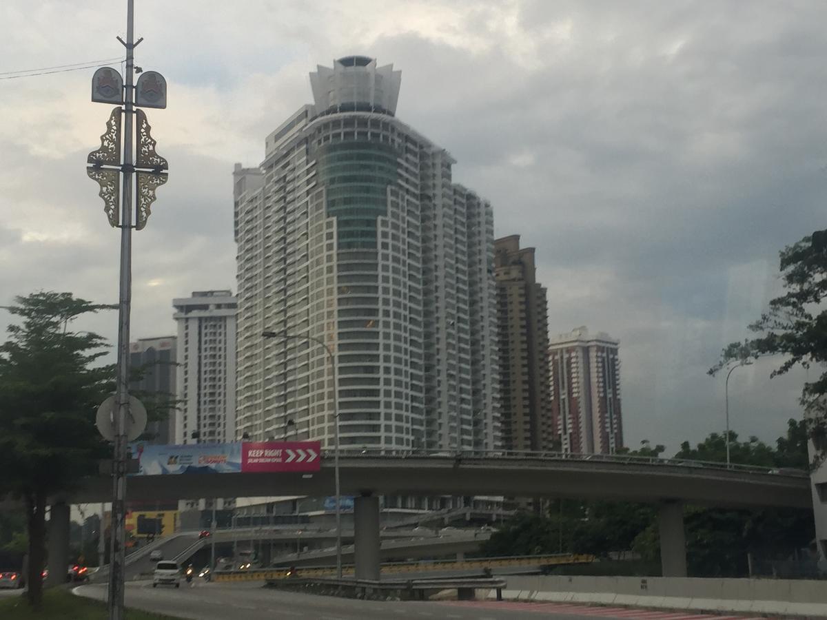Regalia Suites By Ihost Kuala Lumpur Luaran gambar