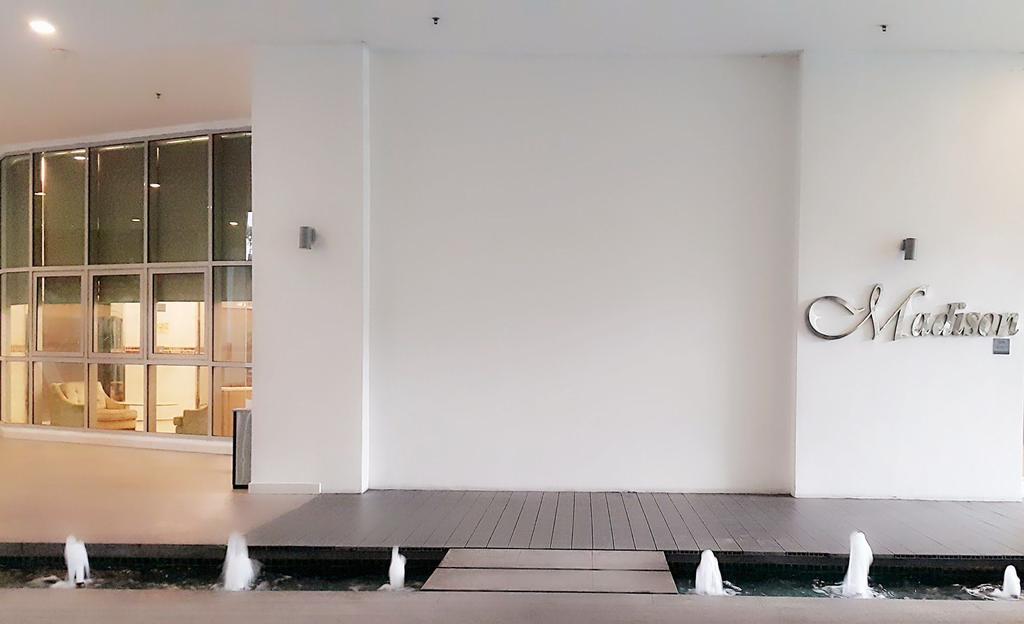 Regalia Suites By Ihost Kuala Lumpur Luaran gambar